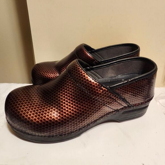 Dansko® XP Copper/Brwn Textured Dot Leather Closed Back Clogs sz.10/40 Ret. $160 - Picture 1 of 6